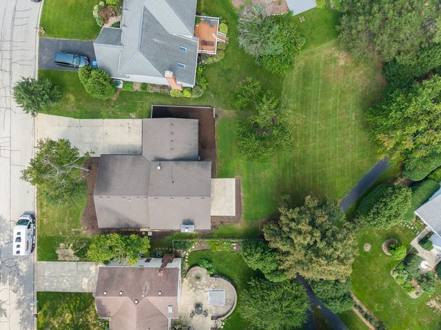 6557 Raintree Court, Lisle, IL 60532