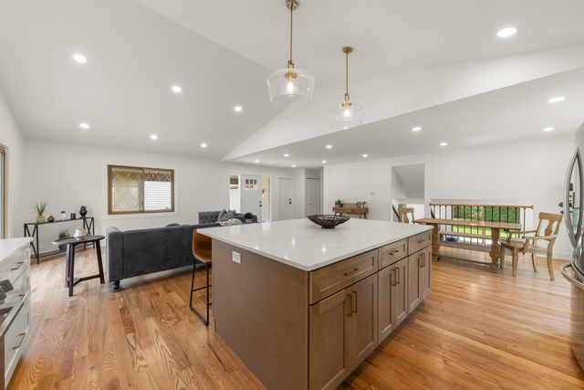 6557 Raintree Court, Lisle, IL 60532