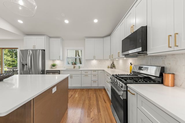 6557 Raintree Court, Lisle, IL 60532