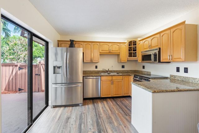 2944 SW 11th Place 2944, Deerfield Beach, FL 33442