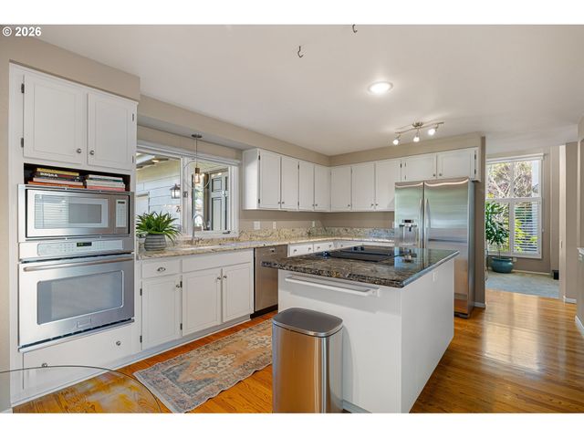 2084 EASTWOOD Ln, Eugene, OR 97401