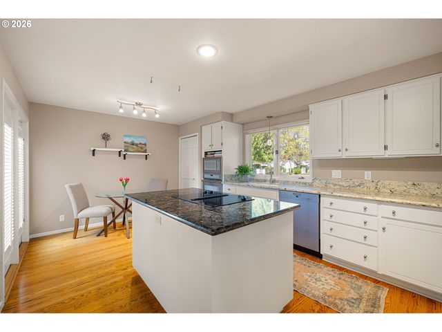 2084 EASTWOOD Ln, Eugene, OR 97401