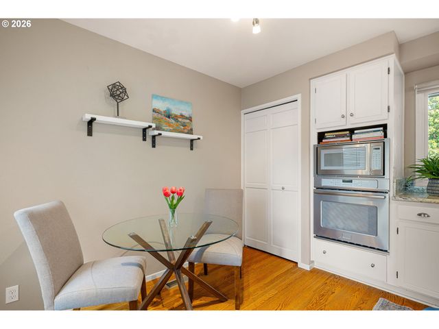 2084 EASTWOOD Ln, Eugene, OR 97401