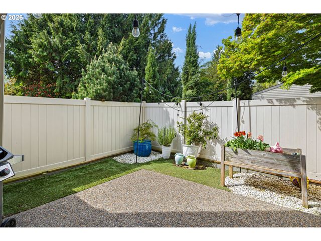 2084 EASTWOOD Ln, Eugene, OR 97401