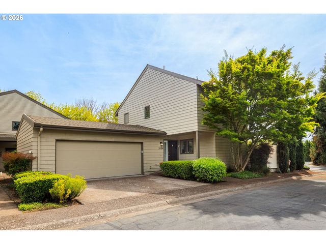 2084 EASTWOOD Ln, Eugene, OR 97401