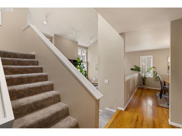 2084 EASTWOOD Ln, Eugene, OR 97401