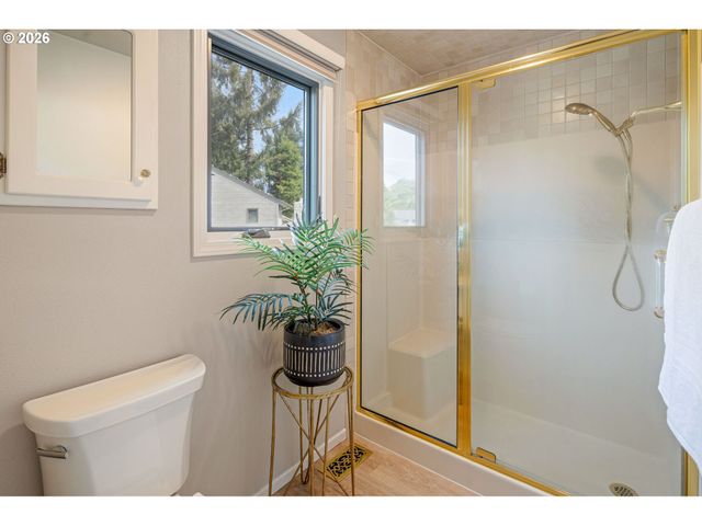 2084 EASTWOOD Ln, Eugene, OR 97401