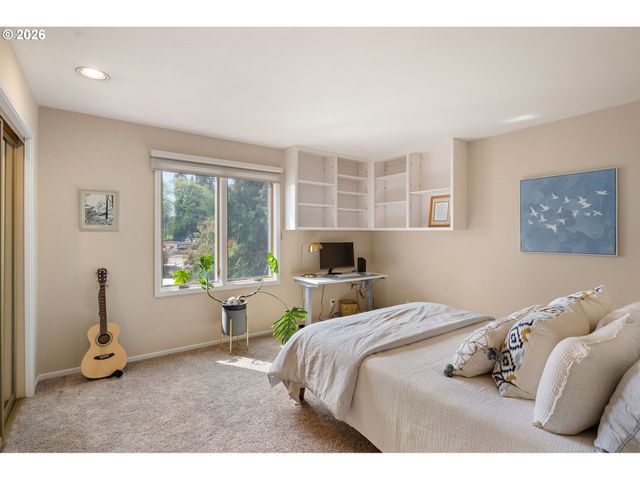 2084 EASTWOOD Ln, Eugene, OR 97401