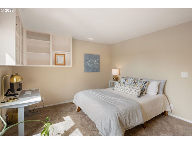 2084 EASTWOOD Ln, Eugene, OR 97401