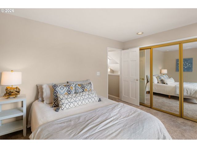 2084 EASTWOOD Ln, Eugene, OR 97401