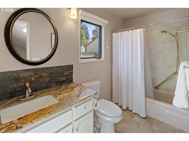 2084 EASTWOOD Ln, Eugene, OR 97401