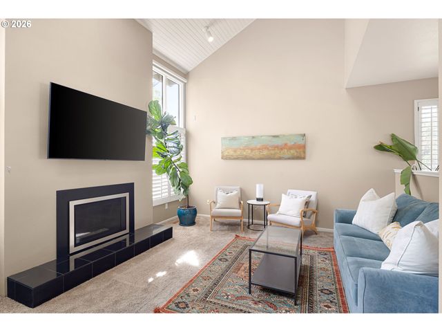 2084 EASTWOOD Ln, Eugene, OR 97401