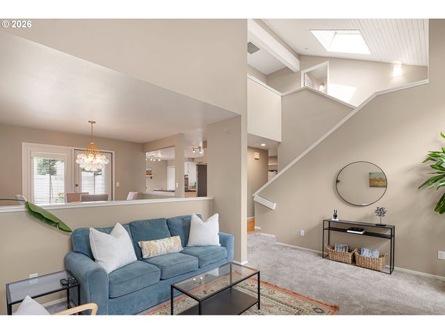 2084 EASTWOOD Ln, Eugene, OR 97401