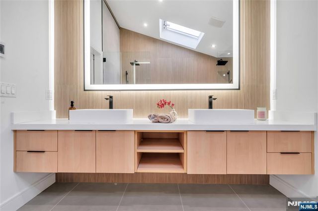 1047 Anderson Avenue A, Fort Lee, NJ 07024