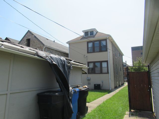 1046 W 34th Place, Chicago, IL 60608