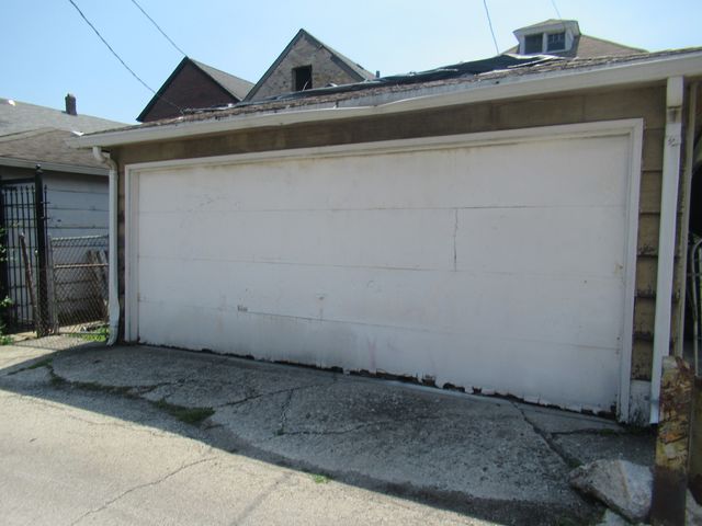 1046 W 34th Place, Chicago, IL 60608