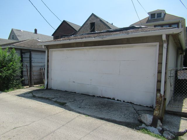 1046 W 34th Place, Chicago, IL 60608