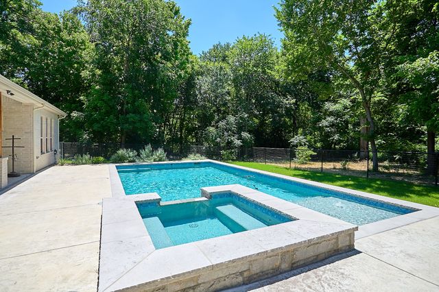 358 Glade Valley Road, Azle, TX 76020