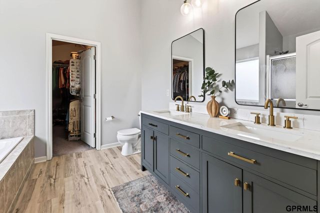 17320 Bedford Avenue, Omaha, NE 68116