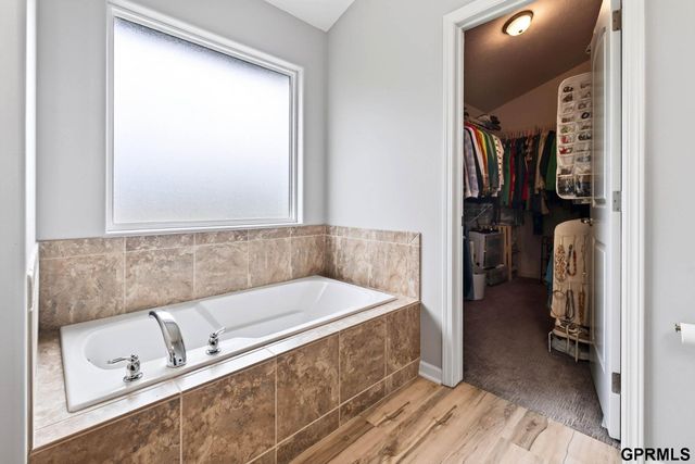 17320 Bedford Avenue, Omaha, NE 68116