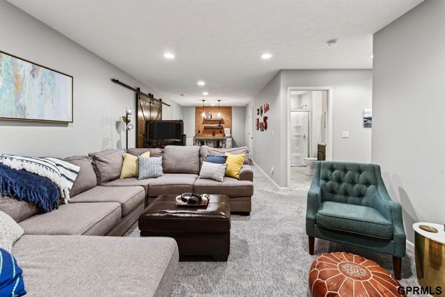 17320 Bedford Avenue, Omaha, NE 68116
