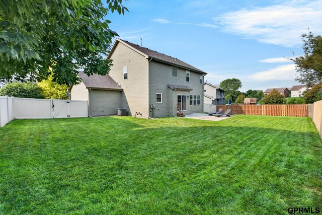 17320 Bedford Avenue, Omaha, NE 68116