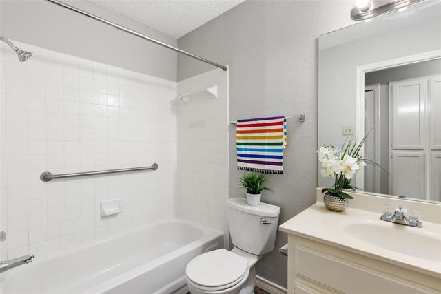 410 Village LN, Buda, TX 78610