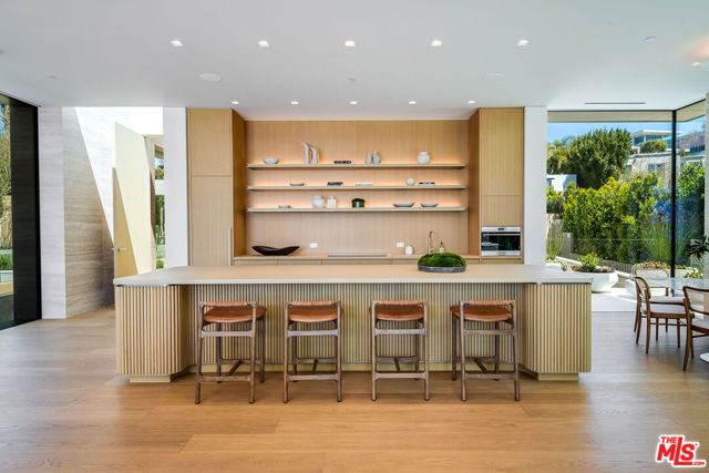 9016 Thrasher Avenue, Los Angeles, CA 90069