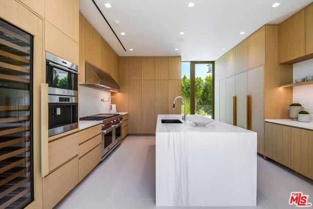 9016 Thrasher Avenue, Los Angeles, CA 90069
