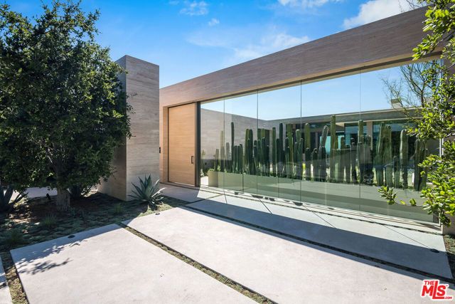 9016 Thrasher Avenue, Los Angeles, CA 90069