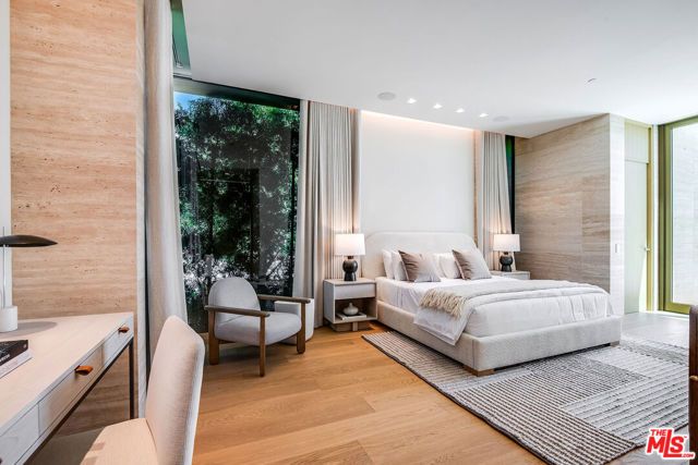 9016 Thrasher Avenue, Los Angeles, CA 90069