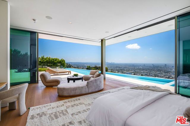 9016 Thrasher Avenue, Los Angeles, CA 90069