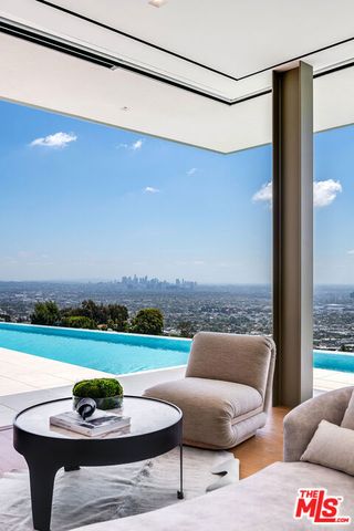 9016 Thrasher Avenue, Los Angeles, CA 90069
