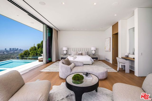 9016 Thrasher Avenue, Los Angeles, CA 90069