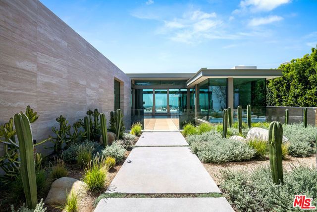 9016 Thrasher Avenue, Los Angeles, CA 90069