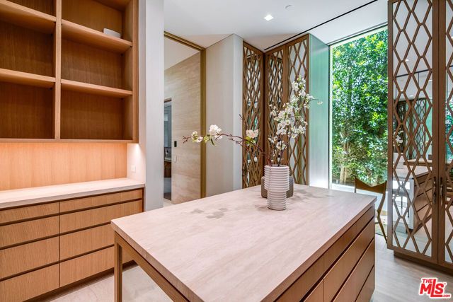 9016 Thrasher Avenue, Los Angeles, CA 90069