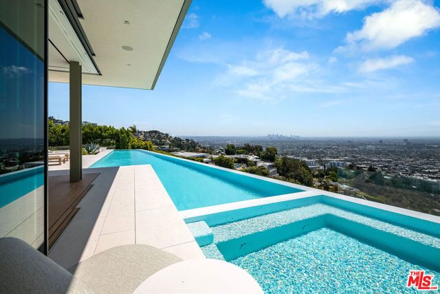 9016 Thrasher Avenue, Los Angeles, CA 90069