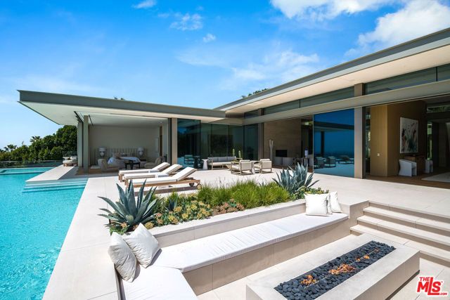 9016 Thrasher Avenue, Los Angeles, CA 90069