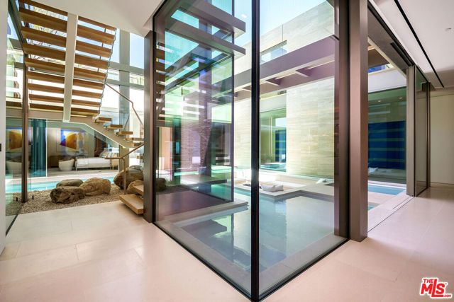 9016 Thrasher Avenue, Los Angeles, CA 90069