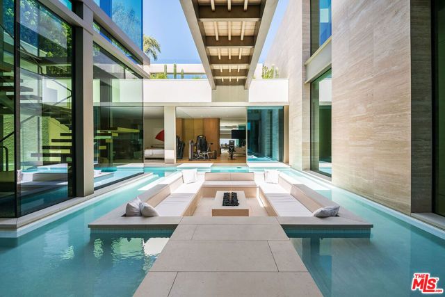 9016 Thrasher Avenue, Los Angeles, CA 90069