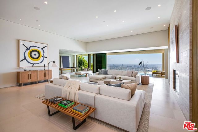 9016 Thrasher Avenue, Los Angeles, CA 90069