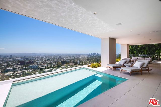 9016 Thrasher Avenue, Los Angeles, CA 90069