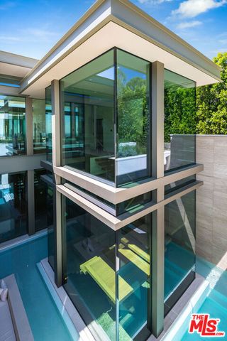 9016 Thrasher Avenue, Los Angeles, CA 90069