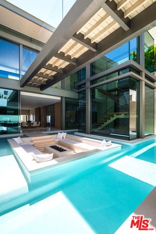 9016 Thrasher Avenue, Los Angeles, CA 90069