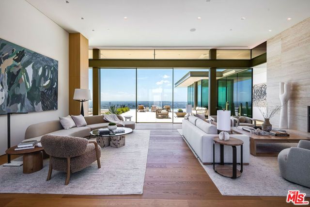 9016 Thrasher Avenue, Los Angeles, CA 90069