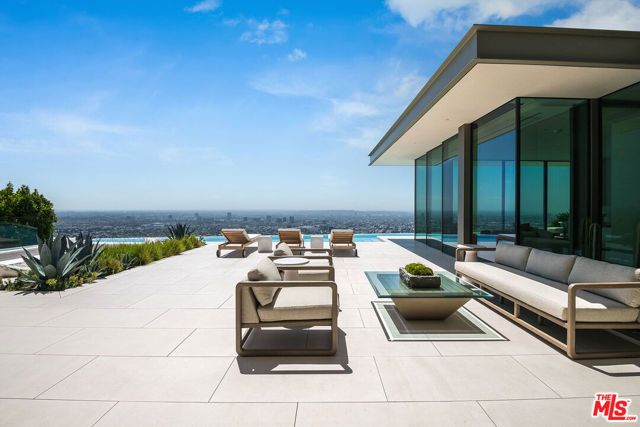 9016 Thrasher Avenue, Los Angeles, CA 90069