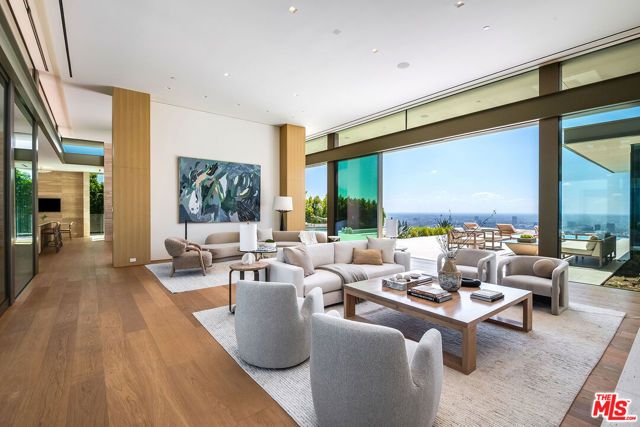 9016 Thrasher Avenue, Los Angeles, CA 90069