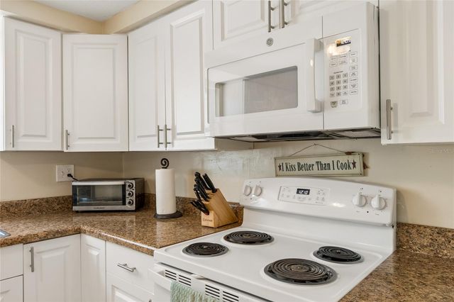 111 W GRAPEFRUIT CIRCLE, Clearwater, FL 33763
