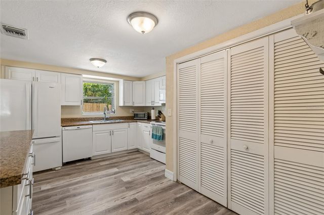 111 W GRAPEFRUIT CIRCLE, Clearwater, FL 33763