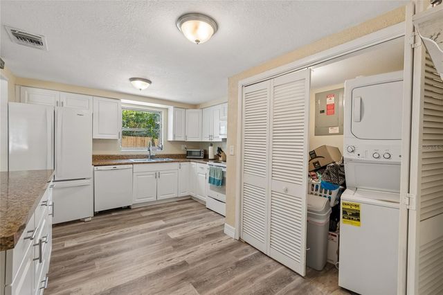 111 W GRAPEFRUIT CIRCLE, Clearwater, FL 33763